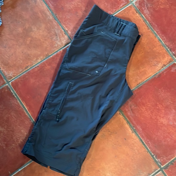 Eddie Bauer Sports Capri Pants - Active fit size Lg - Picture 1 of 8